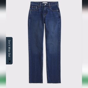 NWOT Mid Rise 90s Straight Jean Fray Hem